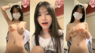 คลิปหลุด  Axaor น้องอ้อ  สาวตัวเล็กดัดฟันน่ารักขี้เงี่ยนนั่งไลฟ์โชว์หีเนียนๆโคตรแจ่มโชว์เสียวช่วยตัวเองเล่นกับควยปลอมแทงหีเข้าออกอย่างเด็ดก่อนนั่งขย่มควยรัวๆหุ่นโครตเด็ด